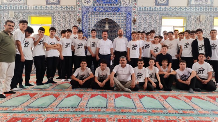 Anamur'da yüzlerce genç camilerde buluştu