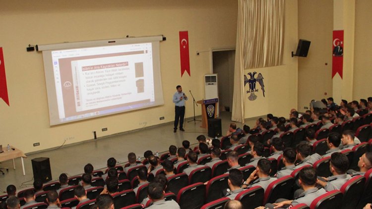 Karabük'te polis adaylarına din istismarı anlatıldı