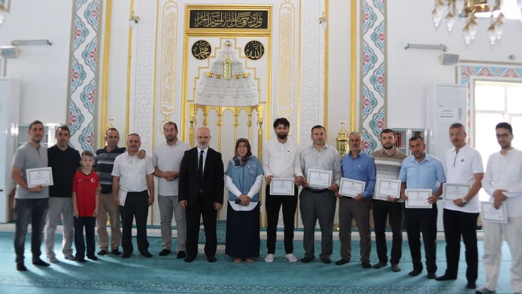 Çankırı'da "Baba Okulu" mezunlarını verdi