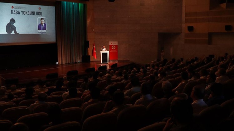 Prof. Dr. Köse, baba yoksunluğuna dikkat çekti