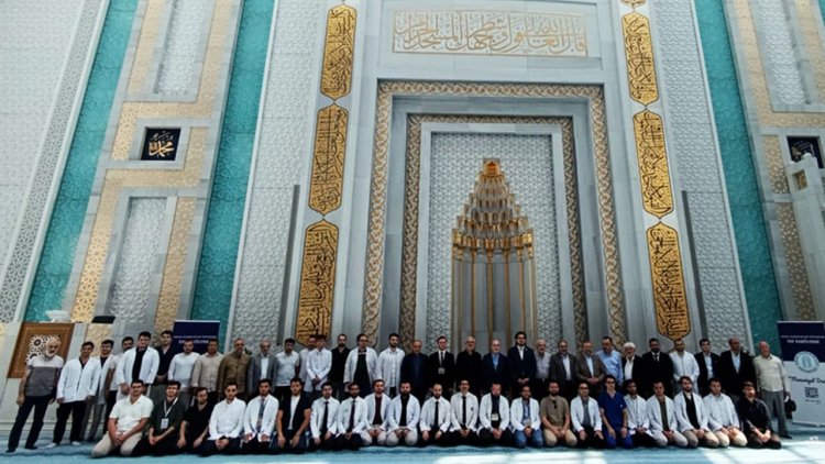 Genç doktorlar mezuniyetlerini dualarla taçlandırdı