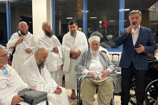 Ortahisar'da umreciler dualarla uğurlandı