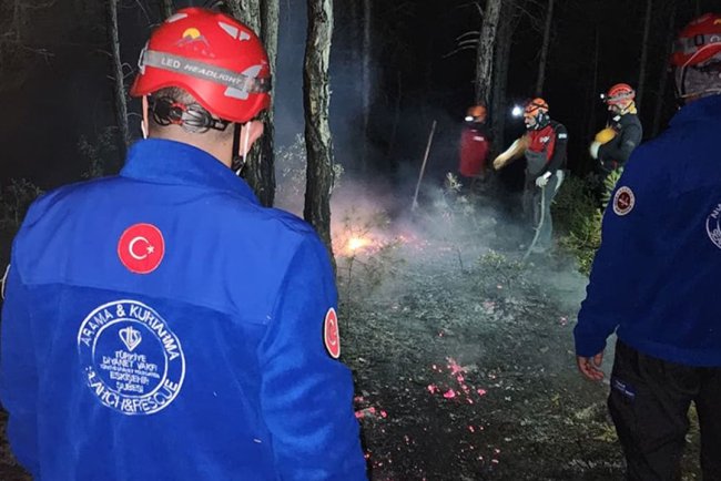 TDV Eskişehir Arama Kurtarma Ekibi yangınla mücadelede görev başında