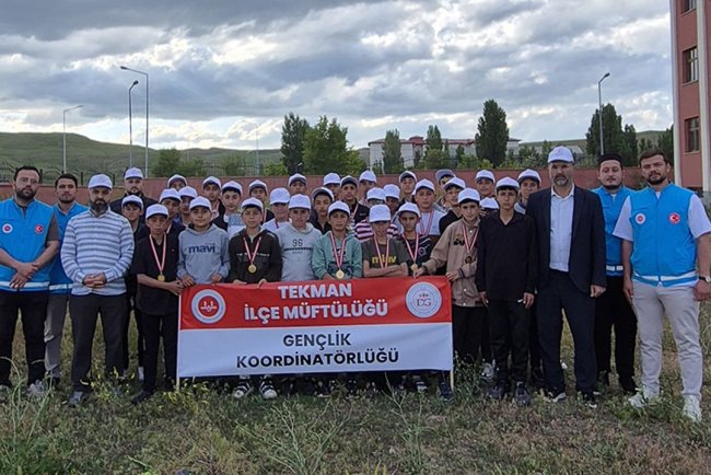 Tekman'da gençler "Gençliğe Değer Yaz Kampı"nda buluştu