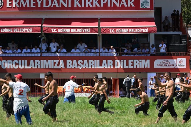 Tarihi Kırkpınar Yağlı Güreşleri başladı