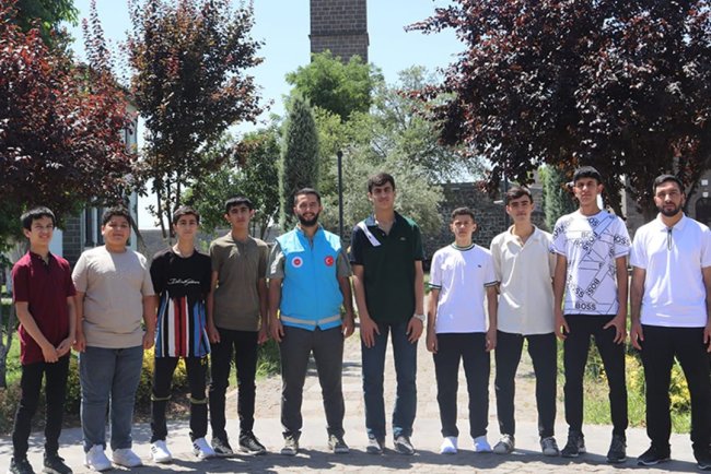 Bağlar'da gençler kültür gezisinde bulundu