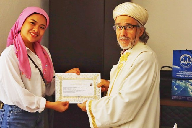 Filipinli kadın Denizli'de Müslüman oldu