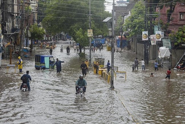 Pakistan'ın bazı bölgelerinde şiddetli yağışların yol açtığı sellerde 11 kişi hayatını kaybetti