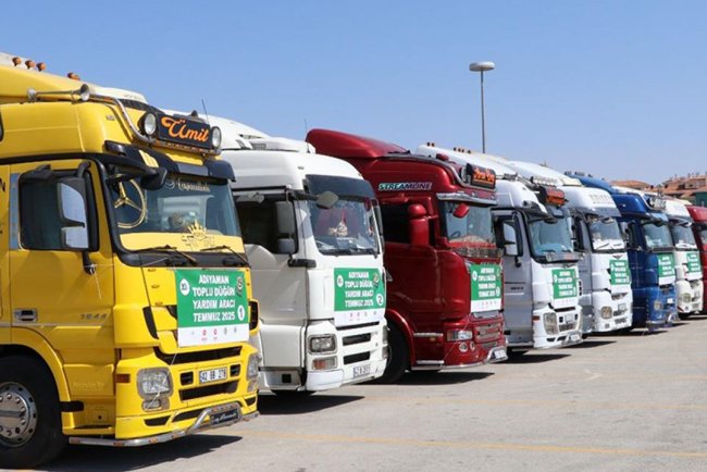 Konya'dan depremzede çiftler için 9 tır yardım gönderildi