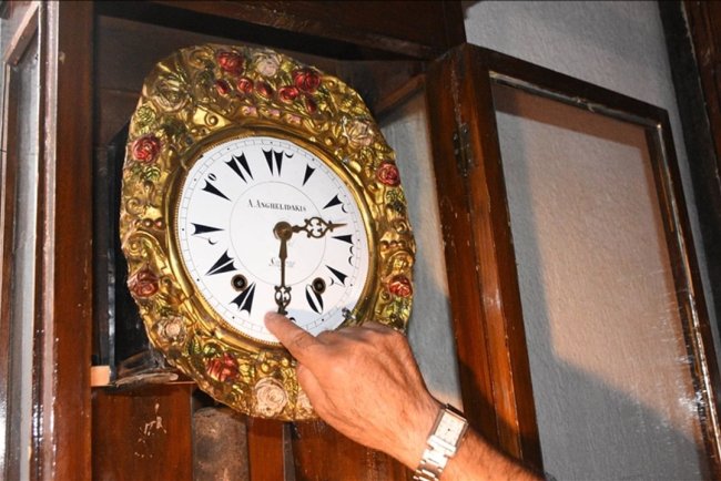 Afyonkarahisar'da Ulu Cami'deki 140 yıllık kurmalı saat zamana tanıklık ediyor