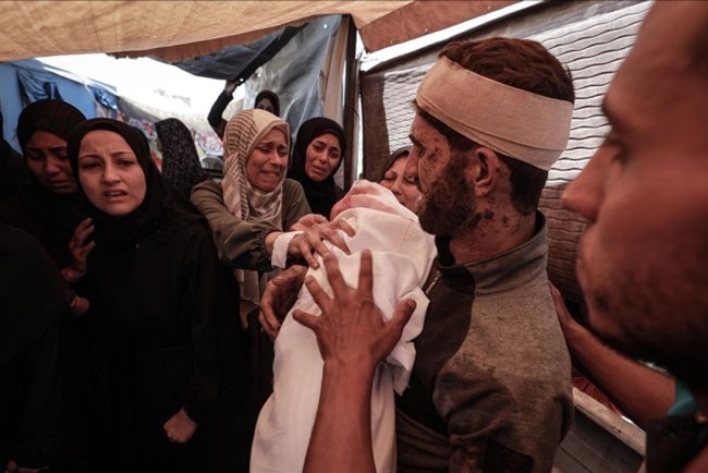 İşgalcilerin Gazze'ye son saldırılarında aralarında çocukların olduğu 13 kişi şehit oldu