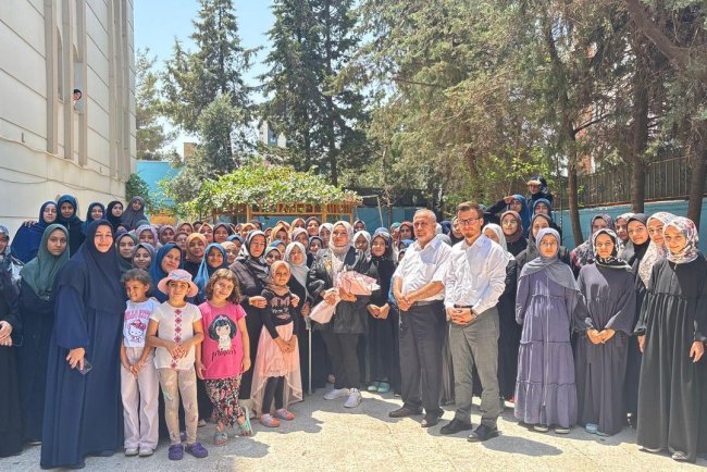 Gazi Şefkatlioğlu, adının verildiği Kur'an kursunda öğrencilerle buluştu