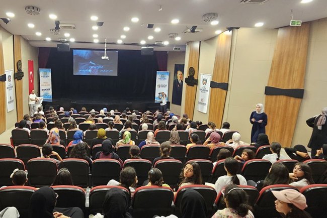 Yaz Kur'an Kursu öğrencileri sinema etkinliğinde buluştu