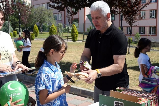 Yeşilay, Kastamonu'da yaz Kur'an kursuna katılan çocuklara ev yapımı yiyecekler ikram ediyor