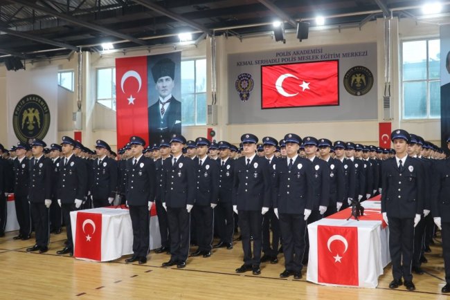 Adana'da eğitimlerini tamamlayan 323 polis adayı mezun oldu