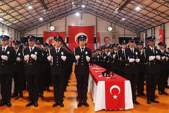 Polis adayları dualarla mezun oldu