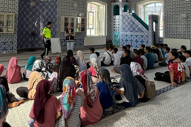 Alacakaya'da Yaz Kur’an Kursu öğrencilerine trafik eğitimi