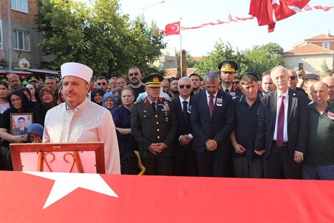 Şehit Üsteğmen Özsu memleketi Edirne'de son yolculuğuna uğurlandı