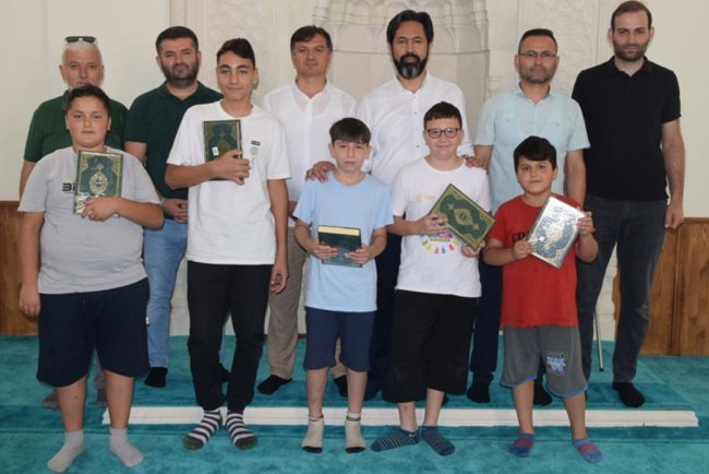 Espiye’de öğrencilere Kur'an hediyeleri ulaştırıldı