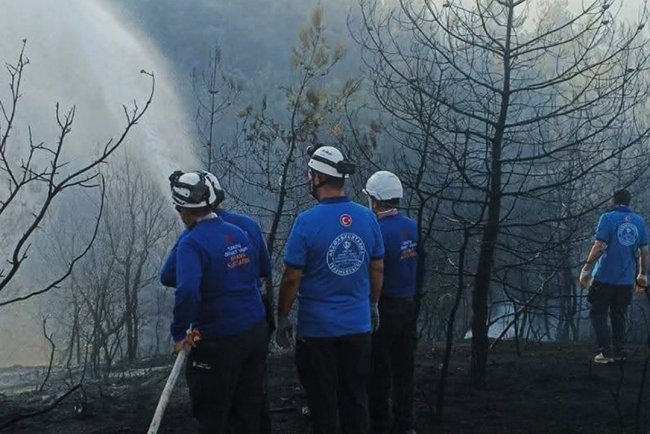 Bursa'da müftülük ekipleri yangın soğutma çalışmalarını sürdürüyor