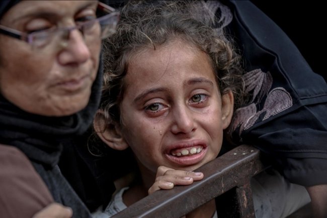 İşgalcilerin Gazze'de yardım bekleyenleri hedef alan saldırılarında en az 8 kişi şehit oldu