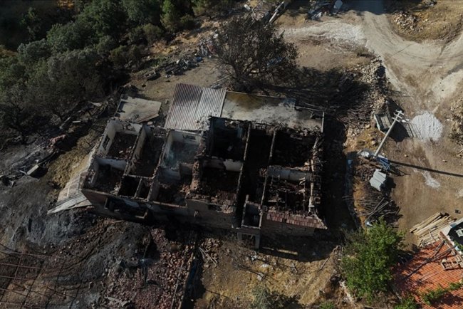 Bakan Yerlikaya: Son 2 ayda orman yangınlarında 13 ilde 407 konut, 17 iş yeri ve 96 ahır hasar aldı