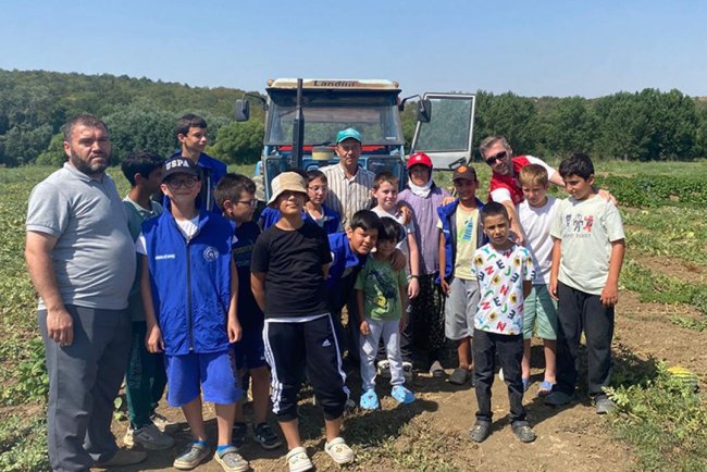 Tekirdağlı öğrencilerden gönüllü hasat etkinliği