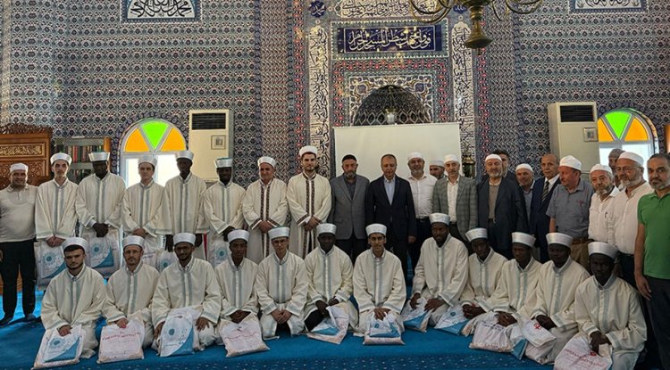 Ümraniye'de yabancı uyruklu öğrenciler hafız oldu