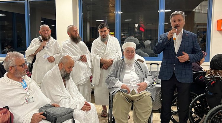 Ortahisar'da umreciler dualarla uğurlandı