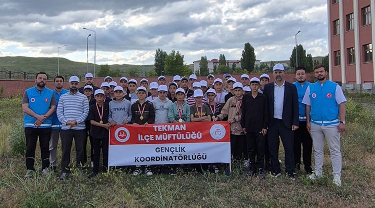 Tekman'da gençler "Gençliğe Değer Yaz Kampı"nda buluştu