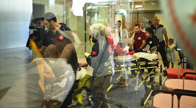 Gazze'den tedavi için Türkiye'ye 4 yaralı getirildi