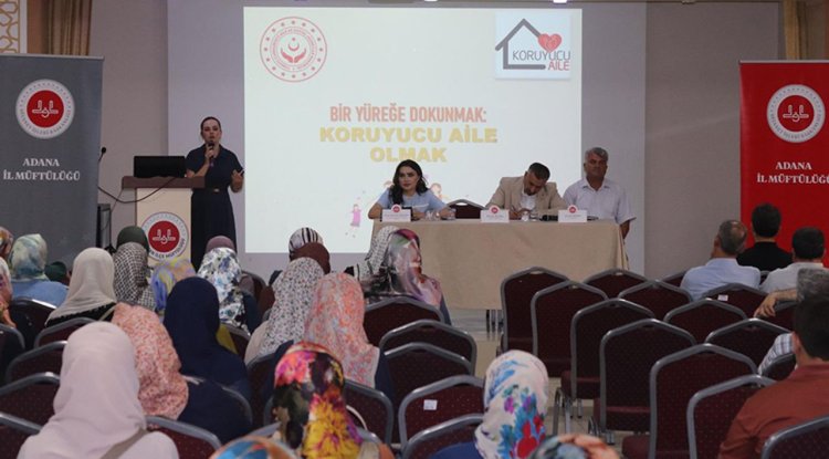 Adana'da "Bir Yetime Aile Olmak" paneli gerçekleştirildi