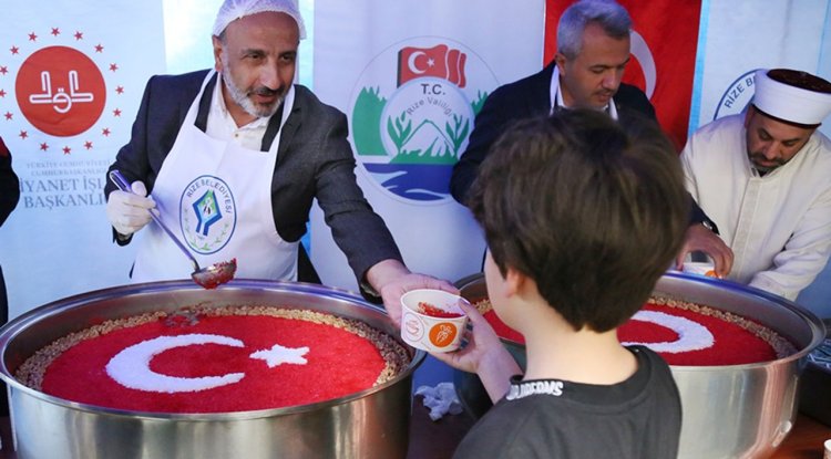 Müftülüklerden vatandaşlara aşure ikramı