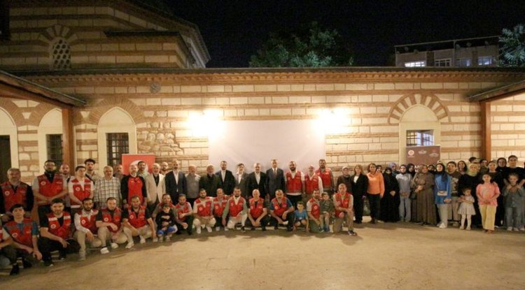 Fatih'te cami afet gönüllüleri sertifikalarını aldı