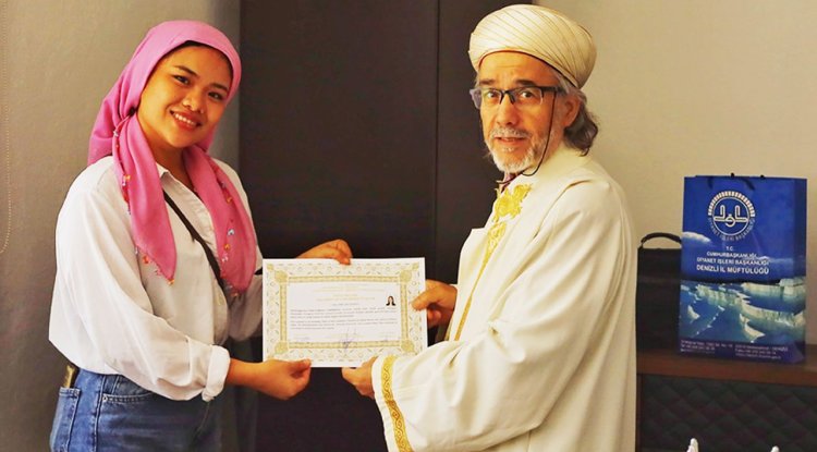 Filipinli kadın Denizli'de Müslüman oldu