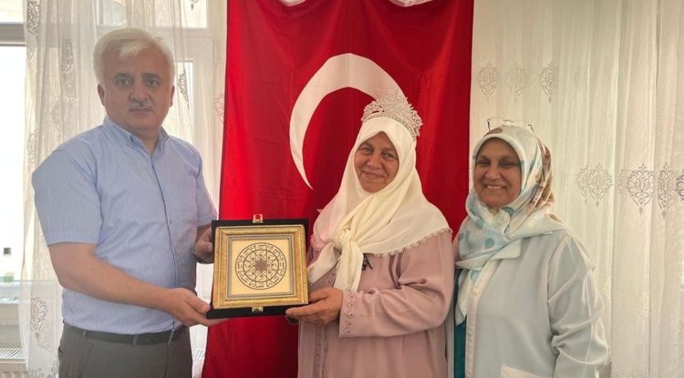 65 yaşında hafızlık tacını taktı