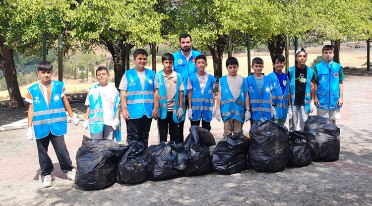 Diyanet Gençlik, orman yangınlarına karşı temizlik yaptı