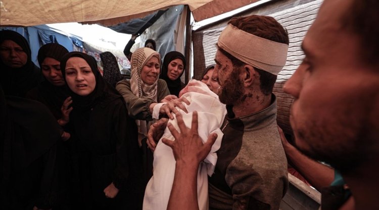 İşgalcilerin Gazze'ye son saldırılarında aralarında çocukların olduğu 13 kişi şehit oldu