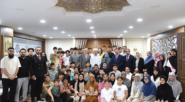 Diyanet İşleri Başkanı Erbaş, Fransa’dan gelen öğrencilerle bir araya geldi