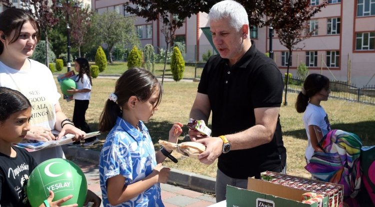 Yeşilay, Kastamonu'da yaz Kur'an kursuna katılan çocuklara ev yapımı yiyecekler ikram ediyor