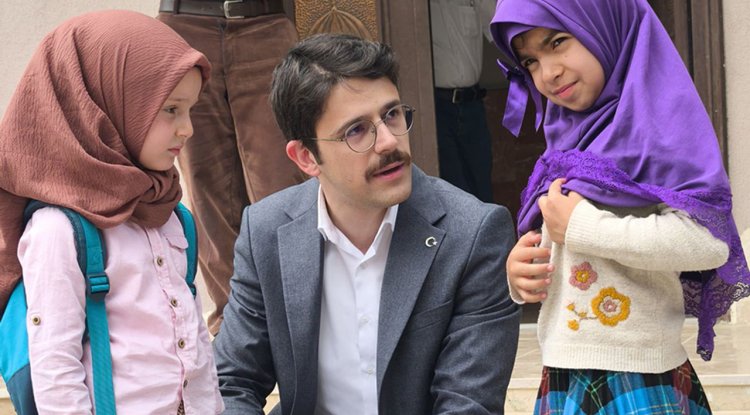 Kaymakam Eskimez, Kur'an öğrenen çocukları sevindirdi