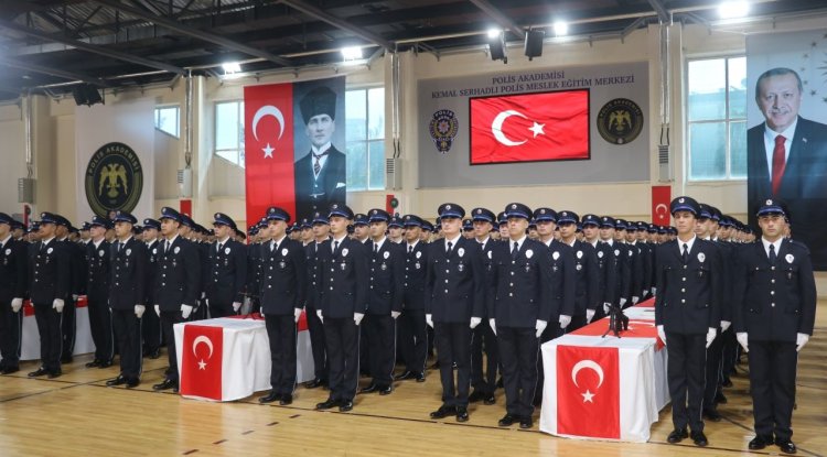 Adana'da eğitimlerini tamamlayan 323 polis adayı mezun oldu