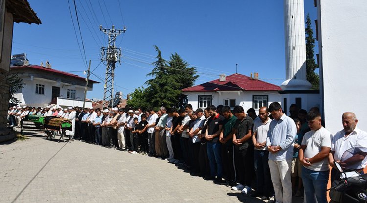 Samsun'da baraj gölünde boğulan 2 gencin cenazesi toprağa verildi