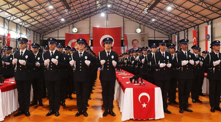 Polis adayları dualarla mezun oldu