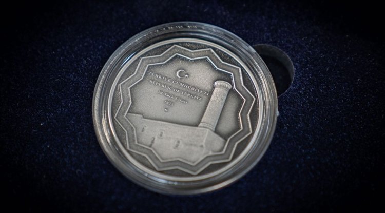 Darphane, Erzurum'daki tarihi Ulu Cami için hatıra parası bastı