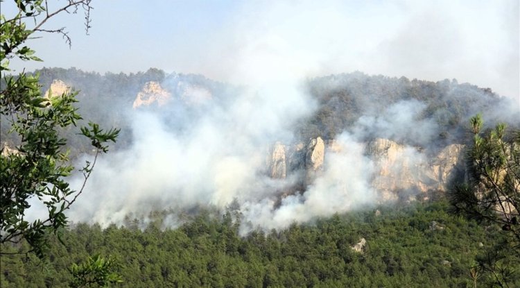 Karabük ve Antalya'daki orman yangınlarına müdahale ediliyor