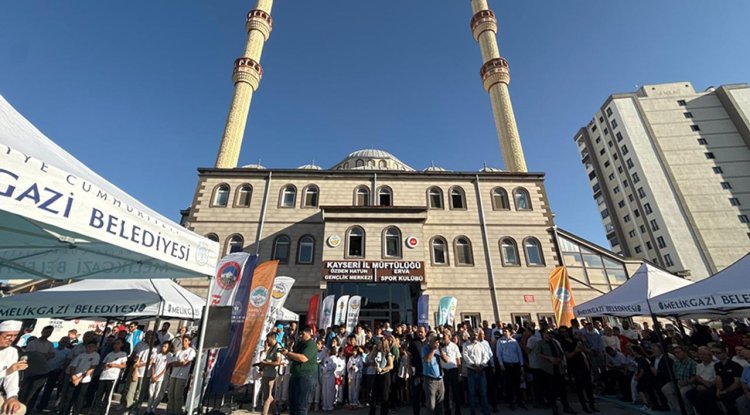 Kayseri Özden Hatun Gençlik Merkezi ve ERVA Spor Kulübü açıldı