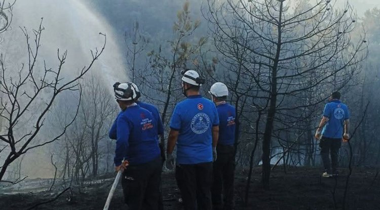 Bursa'da müftülük ekipleri yangın soğutma çalışmalarını sürdürüyor