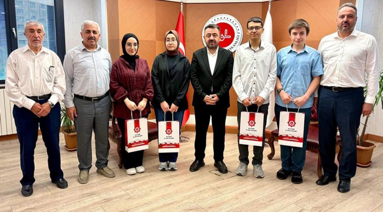 Müftü Ayvaz, YKS'de dereceye giren personel çocuklarını kabul etti