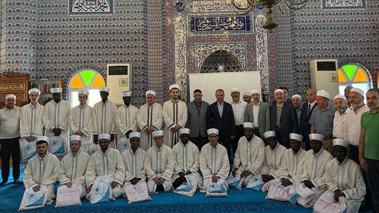 Ümraniye'de yabancı uyruklu öğrenciler hafız oldu